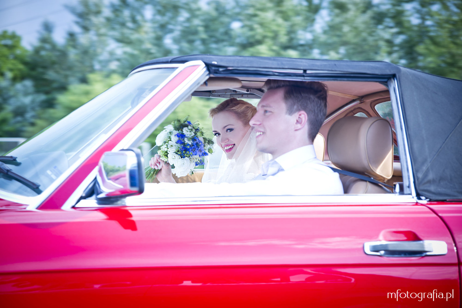 fotogrfia Pary Młodej w Aucie